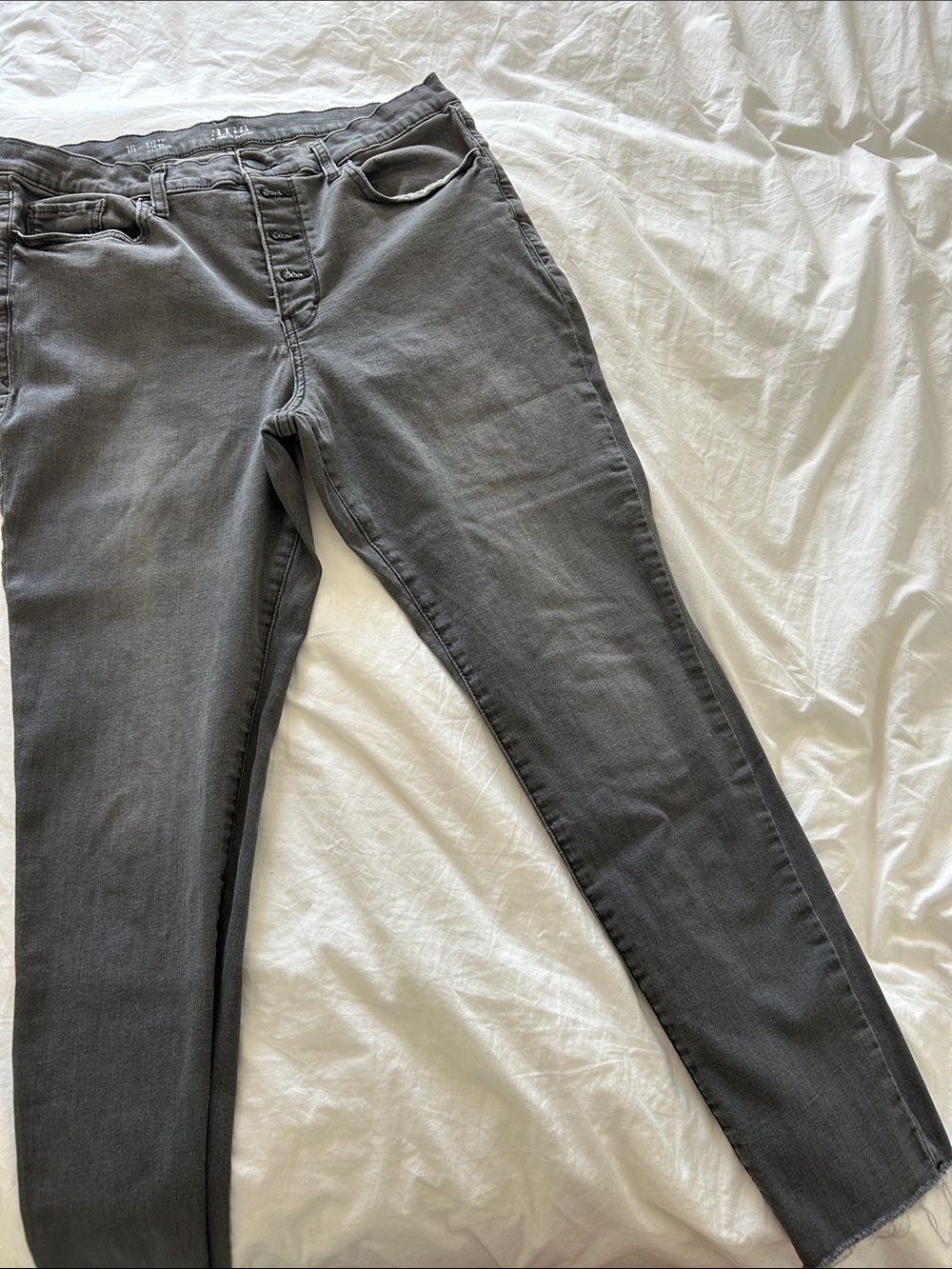 a.n.a Women's Skinny Button-Fly Jeans in Charcoal